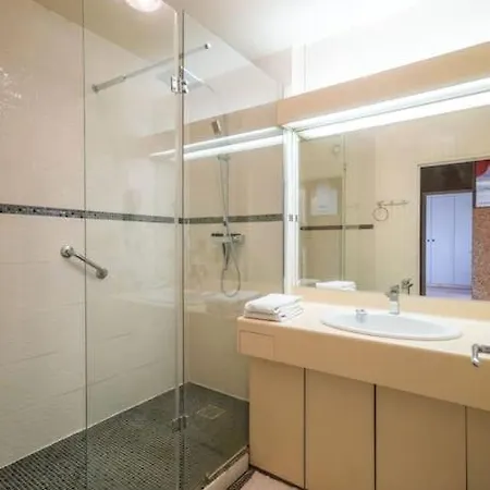 Beautifully Designed 1br With King Size Bed * Parigi